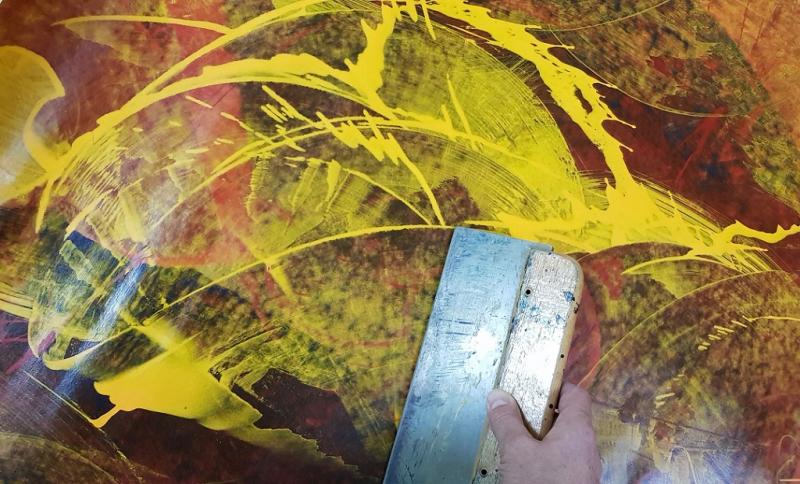 Mit Rakel, Spachtel und Acrylfarbe auf künstlerischer Entdeckungsreise